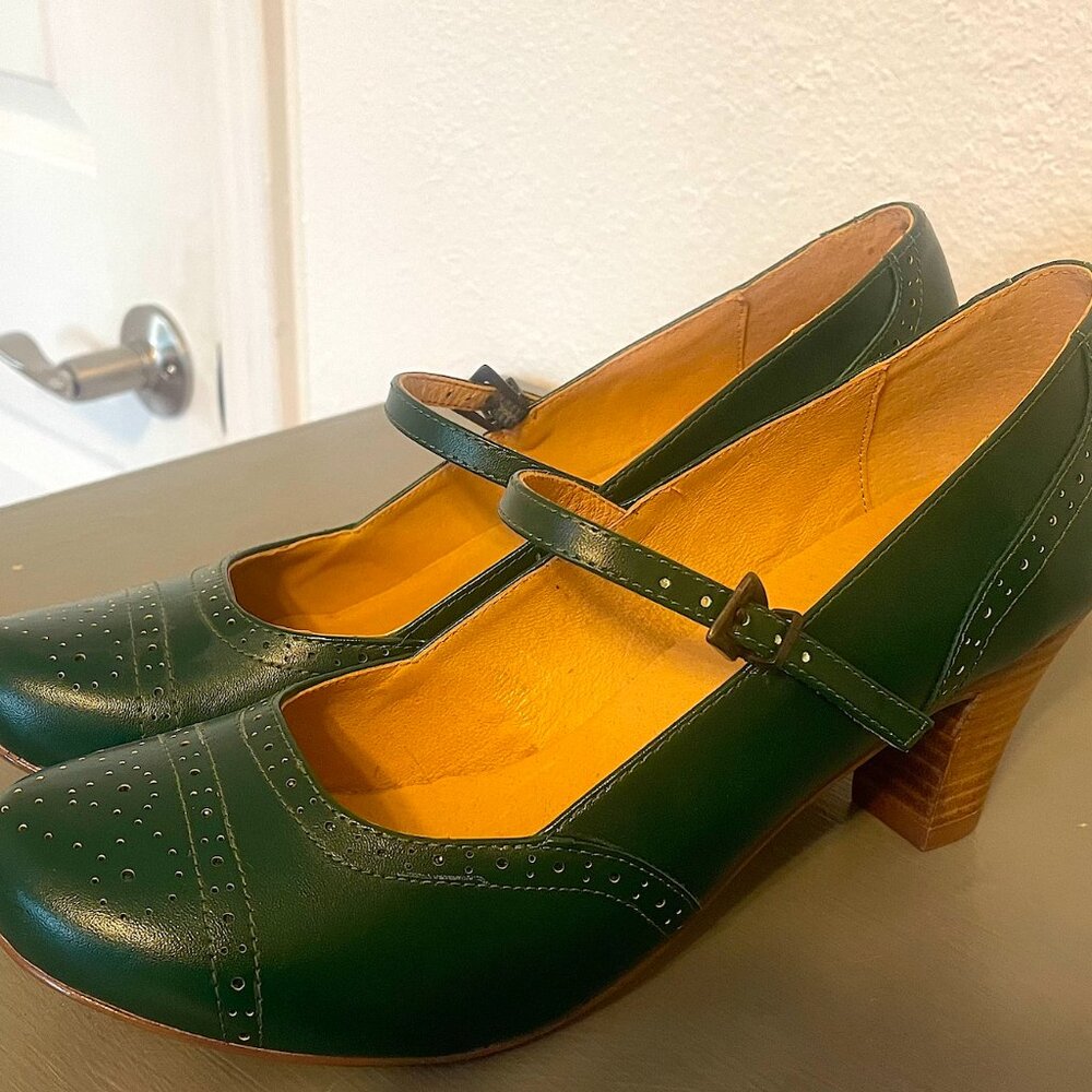 CHELSEA CREW~MELODY HEELS~COLOR GREEN~SIZE US 8-8.5/ EUR 39